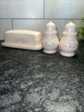 Pfaltgraff REMEMBRANCE Floral Ceramic Butter Dish with Salt & Pepper Shakers